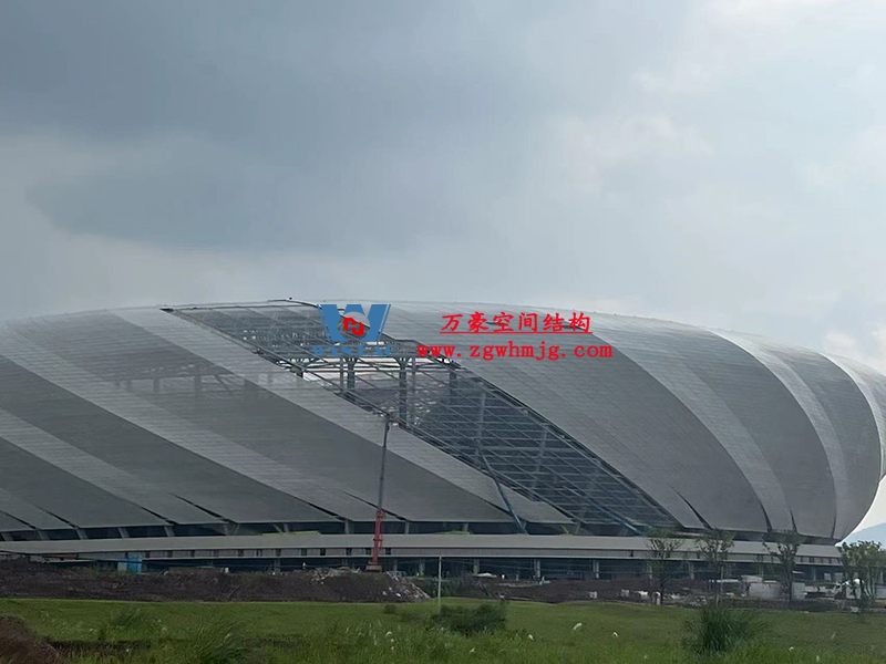 兩江新區(qū)加快建設(shè)龍興足球場(chǎng)（標(biāo)準(zhǔn)不降、工期不延、確保年底建成）