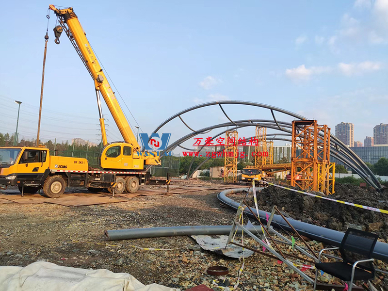 寧波諾丁漢大學室外運動場地改擴建項目膜結構工程火熱施工中