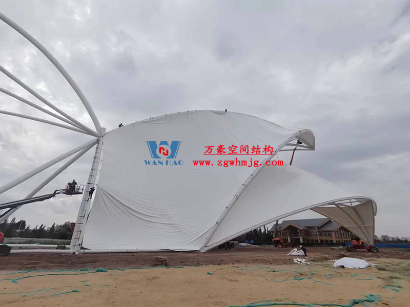 膜結(jié)構(gòu)大門出入口的優(yōu)勢特點