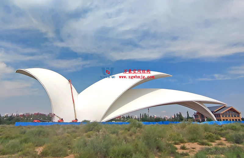 陜西定邊馬蓮灘沙漠公園鋼膜結(jié)構(gòu)工程“奮力快跑”，工程“進(jìn)度條”刷新了!