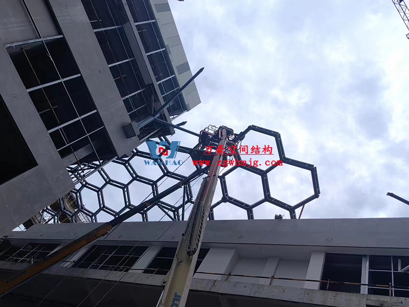 嘉興長(zhǎng)安里ETFE氣枕鋼膜結(jié)構(gòu)頂棚工程開始施工