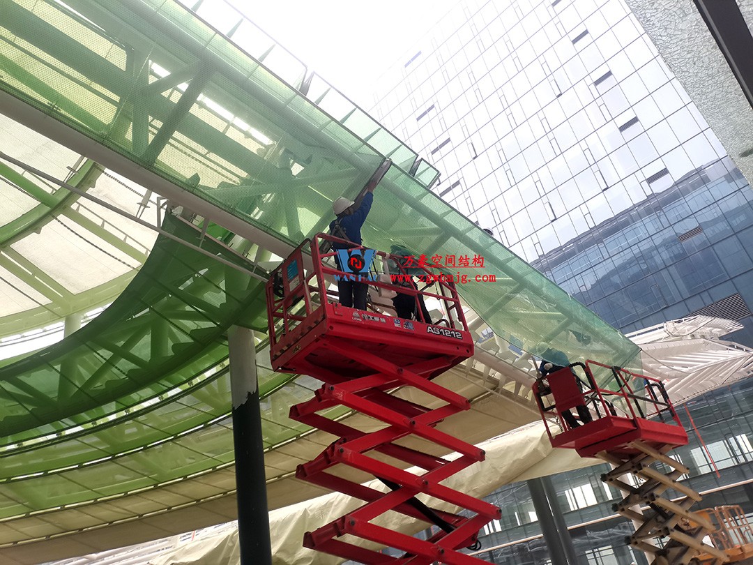 高效協(xié)作|勇于擔當—杭州博多森谷ETFE氣枕連廊天幕項目最新施工進展