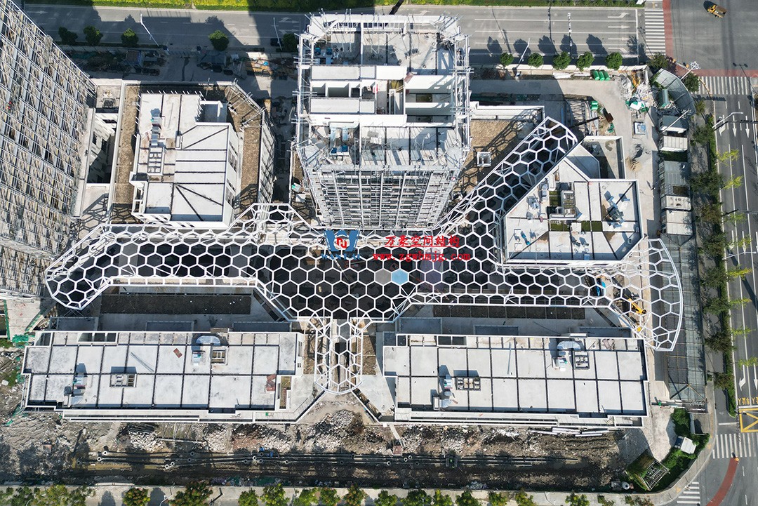 已完工，這個ETFE氣枕商業(yè)天幕閃亮登場！