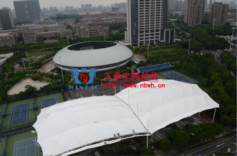 膜結(jié)構(gòu)遮陽雨棚有哪些特點？如何選擇合適的膜結(jié)構(gòu)遮陽棚公司？