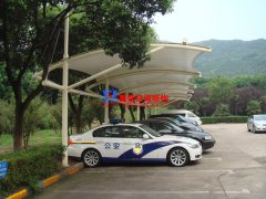 膜結(jié)構(gòu)停車(chē)棚造價(jià)多少合適？簡(jiǎn)易車(chē)棚膜結(jié)構(gòu)低價(jià)市場(chǎng)分析
