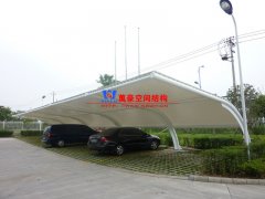 如何選擇膜結(jié)構(gòu)車棚材料？選擇膜結(jié)構(gòu)車棚材料的基本原則是什么？