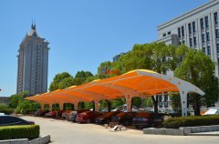 汽車車棚價(jià)格一般是怎么算的？膜結(jié)構(gòu)車棚報(bào)價(jià)性價(jià)比是最高的嗎？