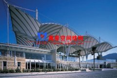 景觀張拉膜結(jié)構(gòu)有哪些性能特點？