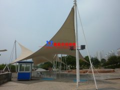 膜結(jié)構(gòu)雨棚價(jià)格多少錢(qián)一平？膜結(jié)構(gòu)雨棚制作安裝有哪些要點(diǎn)需要注意？