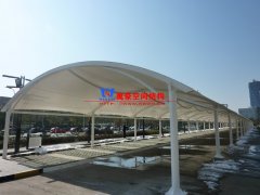 做膜結(jié)構(gòu)車棚對汽車有什么好處？膜結(jié)構(gòu)車棚能給我們帶來哪些方便？