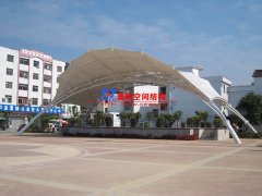 舞臺(tái)膜結(jié)構(gòu)具有哪些特性？張拉膜結(jié)構(gòu)舞臺(tái)有什么優(yōu)勢(shì)特點(diǎn)？