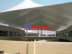 雨棚材料選哪種好？雨棚制作設計選膜結(jié)構(gòu)有哪些優(yōu)勢？