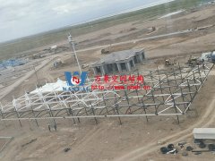 茶卡景區(qū)（二期）膜結(jié)構(gòu)工程A區(qū)鋼結(jié)構(gòu)主體施工完成，膜結(jié)構(gòu)開始安裝