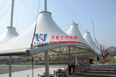 怎樣判斷膜結(jié)構(gòu)施工質(zhì)量的好壞？張拉膜結(jié)構(gòu)施工質(zhì)量判斷方法有哪些？